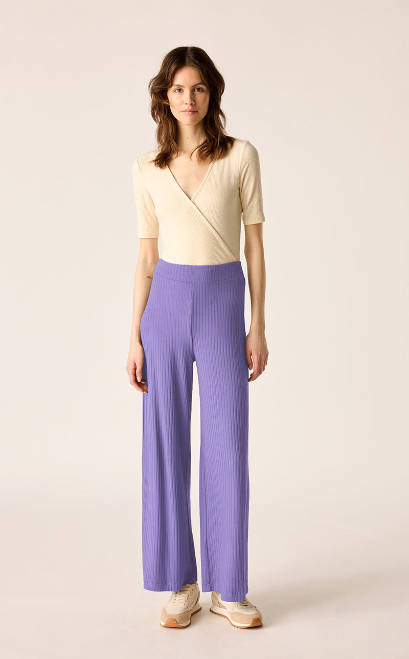 Michelle Pants in Patel Lilac